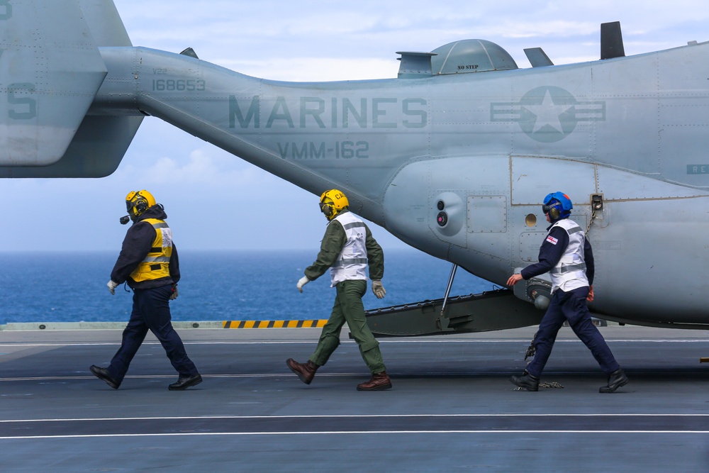 24th MEU Lands Aboard HMS Queen Elizabeth