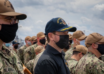 NASCAR Driver Kurt Busch visits USS Jason Dunham