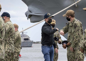NASCAR Driver Kurt Busch visits USS Jason Dunham