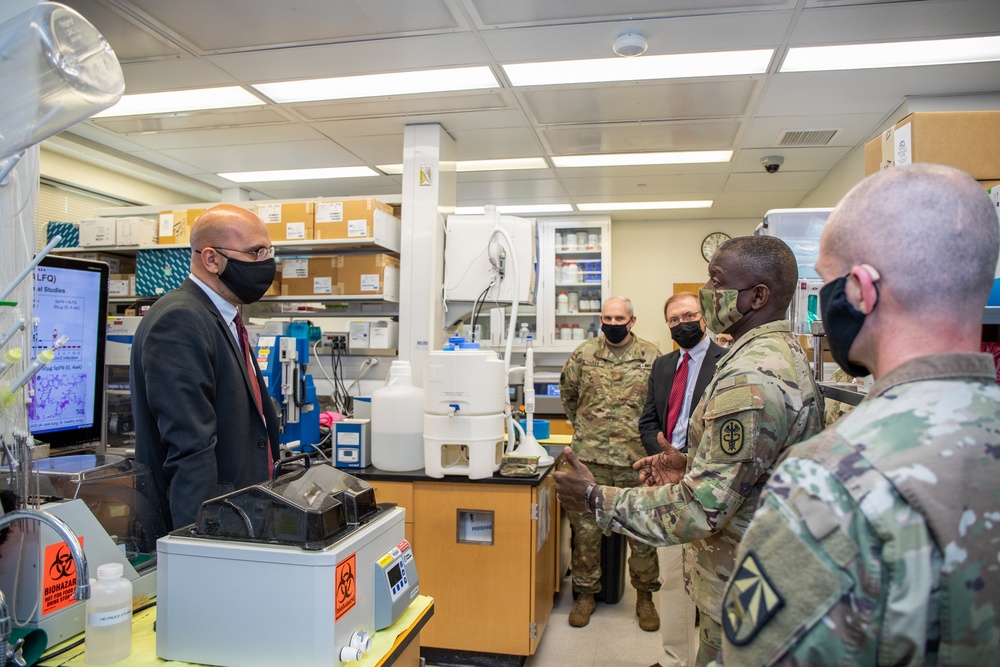 Lieutenant General R. Scott Dingle, U.S. Army Surgeon General, Visits Walter Reed Army Institute of Research