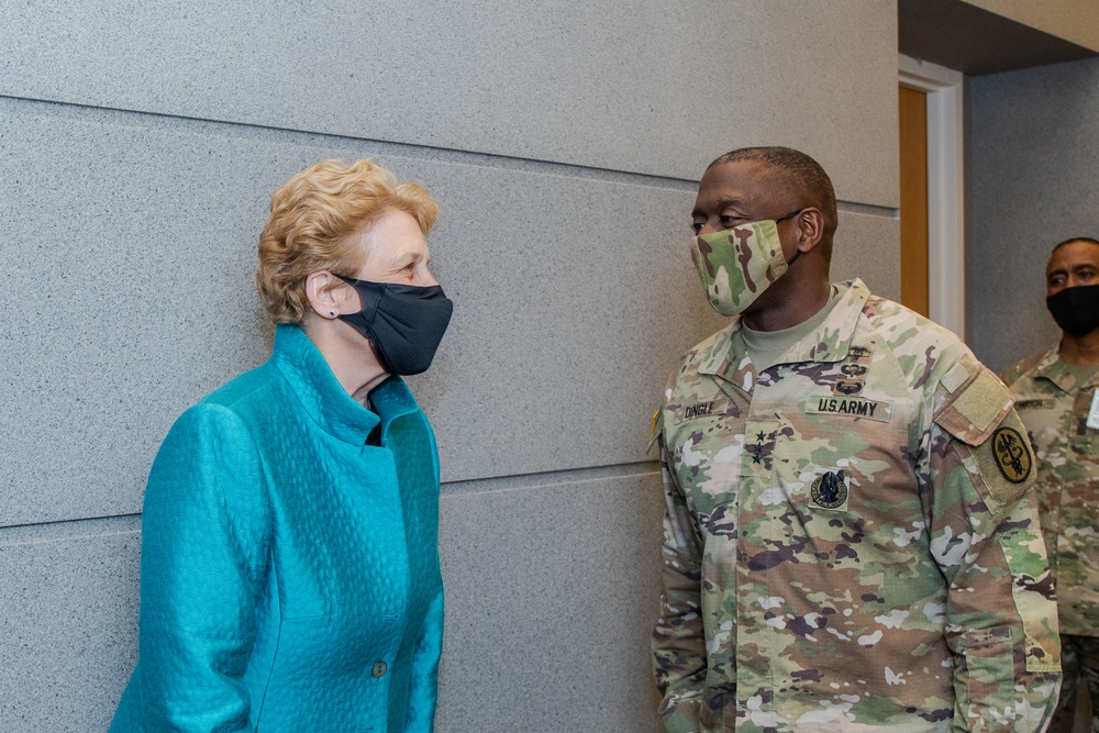 Lieutenant General R. Scott Dingle, U.S. Army Surgeon General, Visits Walter Reed Army Institute of Research