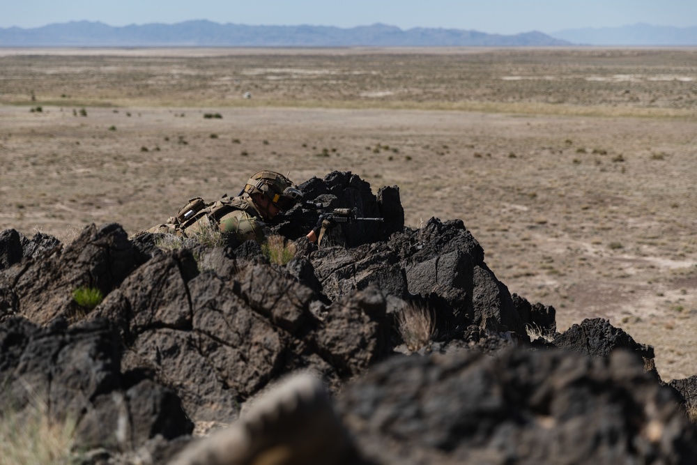 Paratroopers test IVAS during EDGE 21