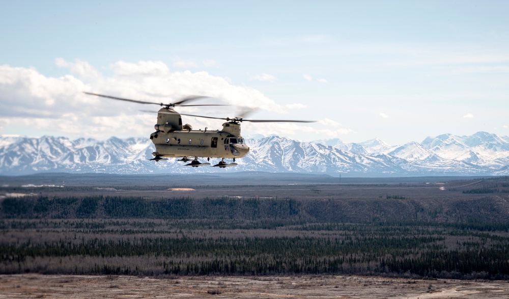 Chinooks Fly Air Assault During Northern Edge 21