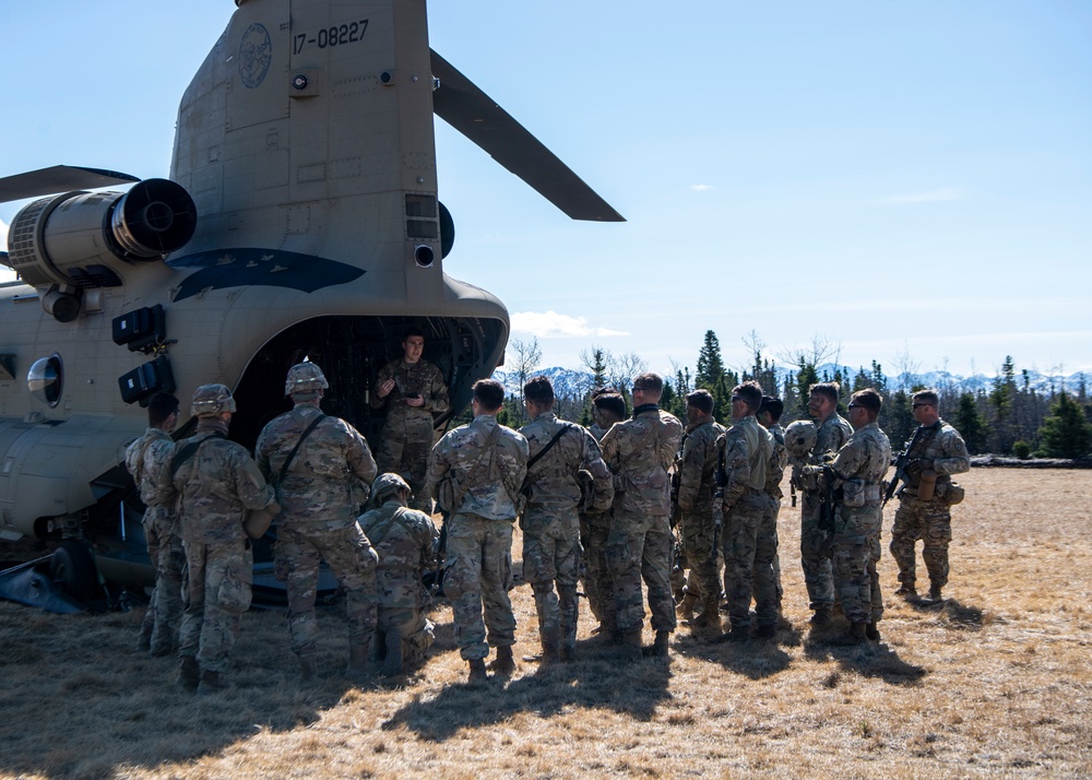 Chinooks Fly Air Assault During Northern Edge 2021