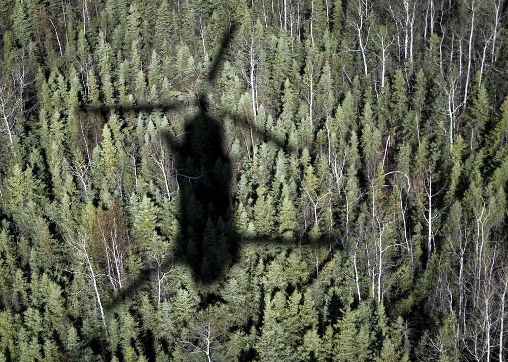 Chinooks Fly Air Assault During Northern Edge 2021