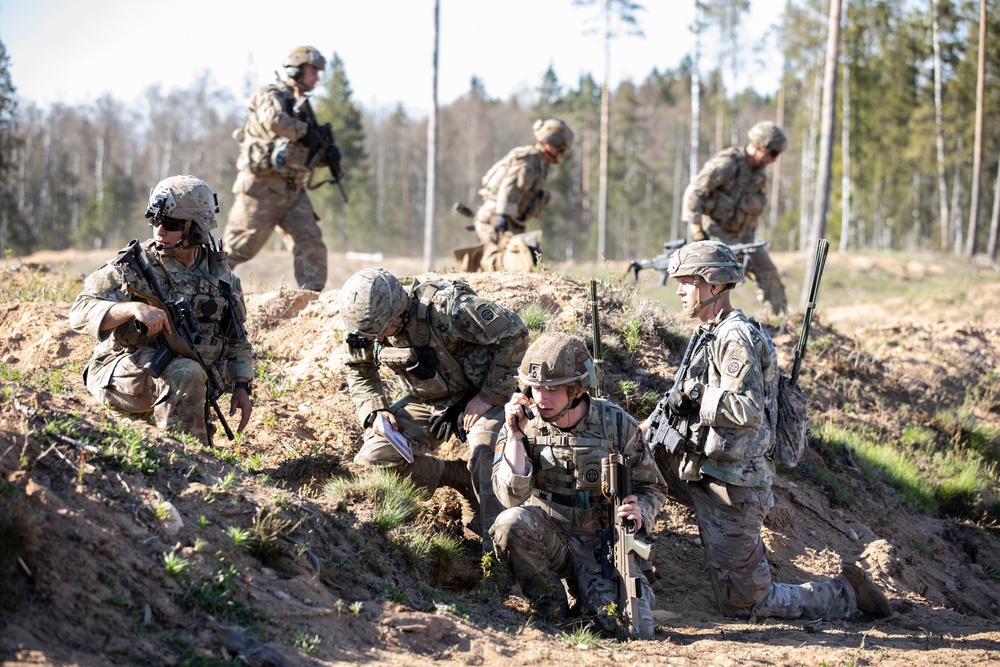 British and U.S. Soldiers take a breath to communicate.