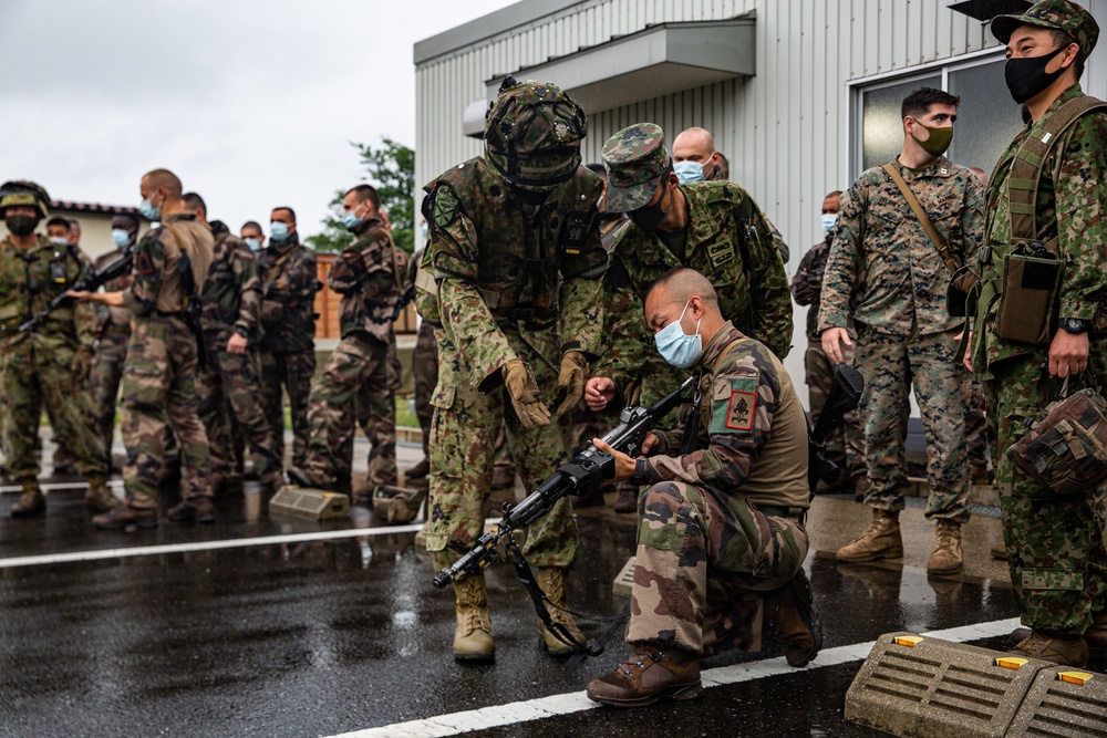 ARC-21 | U.S., French, Japanese troops prepare for amphibious landing exercise