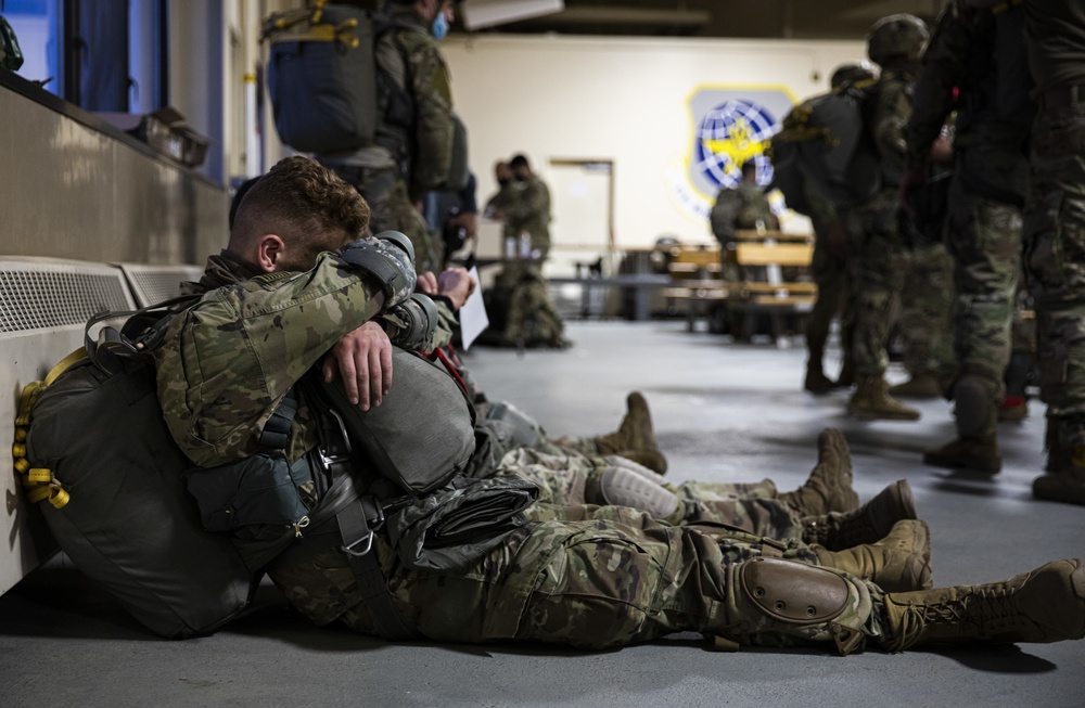 Airborne Soldiers Rest Before JFEO Drop During NE21