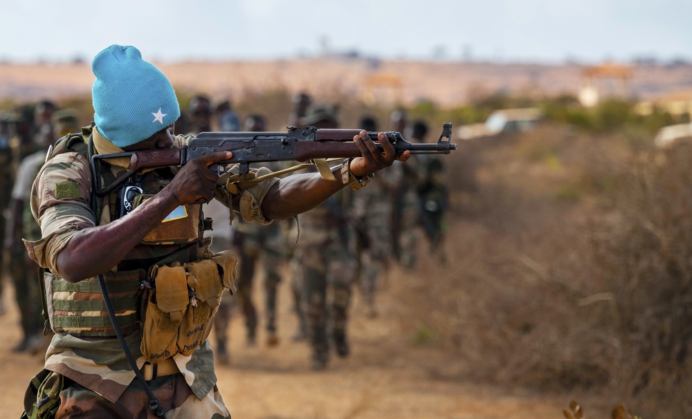 U.S. forces conduct ground warfare with Danab Brigade