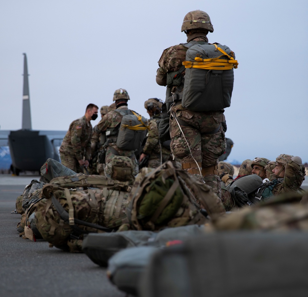 501st Infantry paratroopers prepare for take off