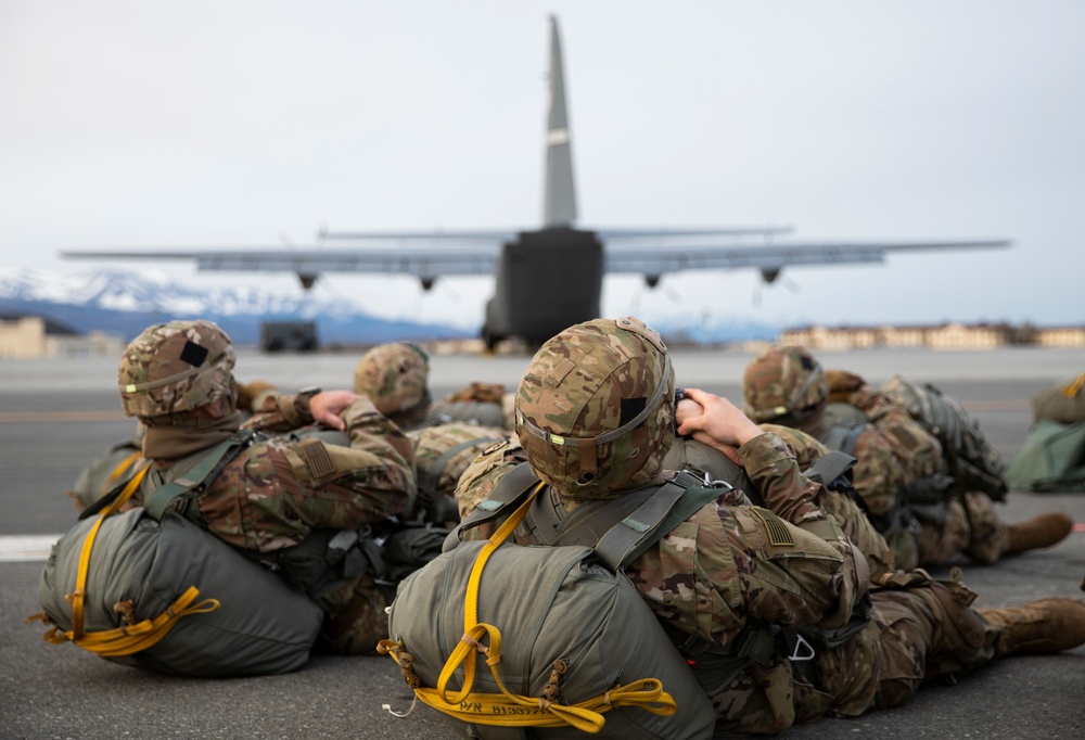 501st Infantry paratroopers wait for takeoff