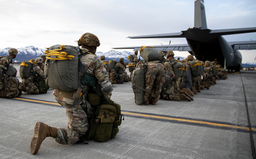 501st Infantry paratroopers prepare for jump