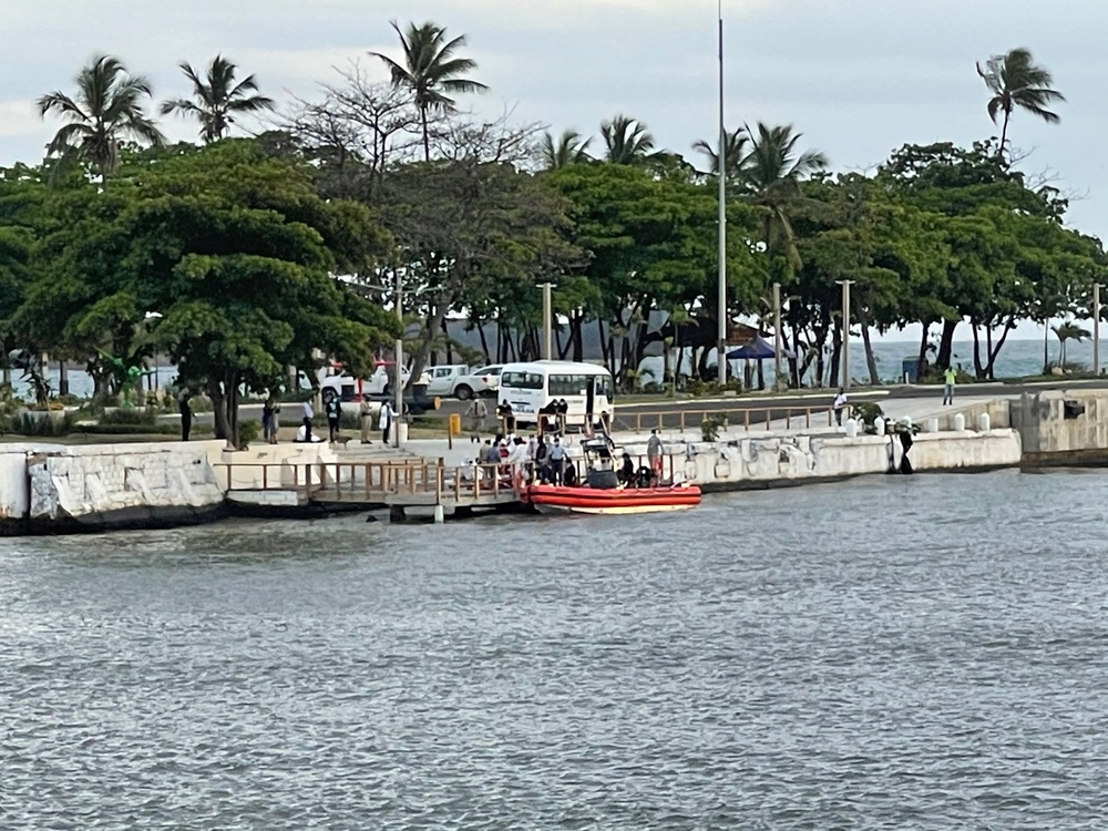 Coast Guard repatriates 13 of 14 migrants to the Dominican Republic