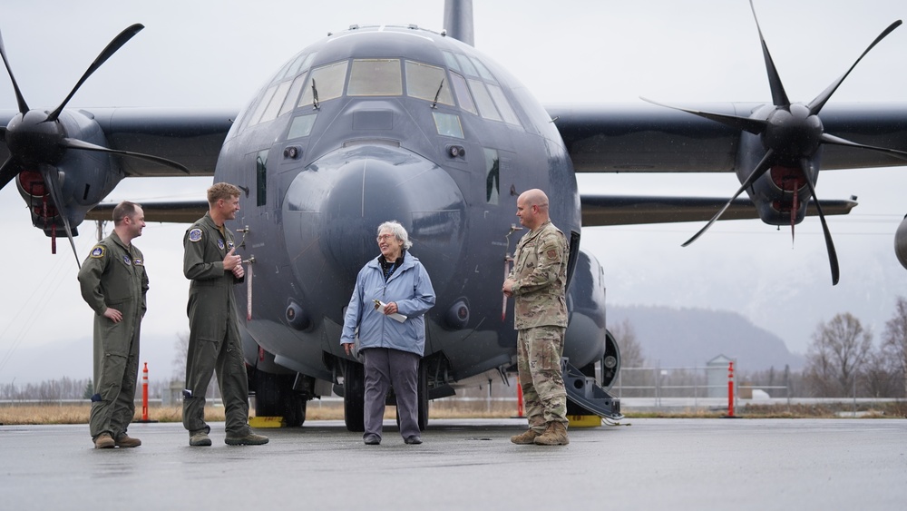 Palmer Mayor Edna DeVries presents 176th Wing with a key to the city