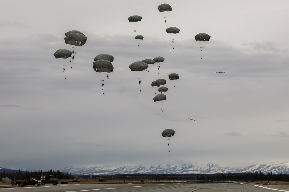 The Joint Fight: Arctic Paratroopers and HIMARS Build Combat Power During Northern Edge 21