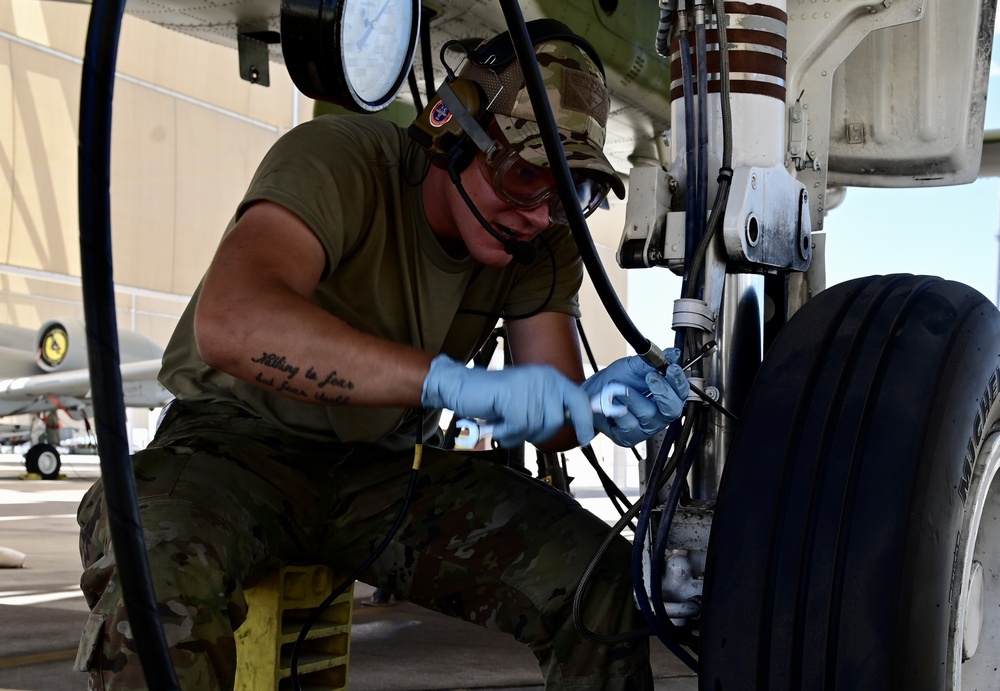 A-10 Thunderbolt II Demonstration Team hydraulics system maintenance