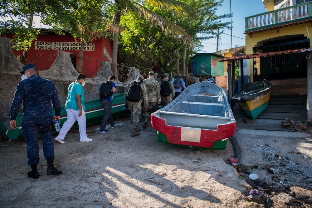 JTF-Bravo provides medical care to Salvadorans during Resolute Sentinel 21