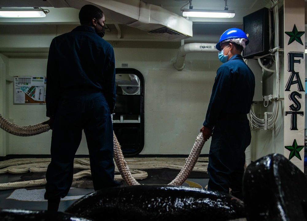 USS Ronald Reagan (CVN 76) Forecastle Line Handling