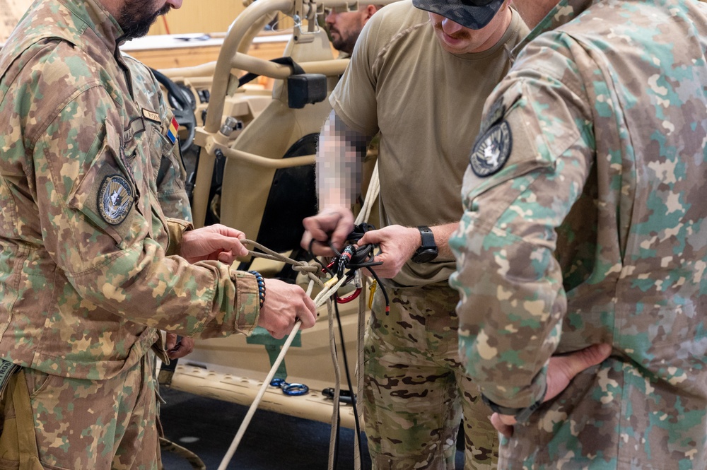 U.S. Air Force Special Operations Forces train with Romanian DCSL on knots and ropes.