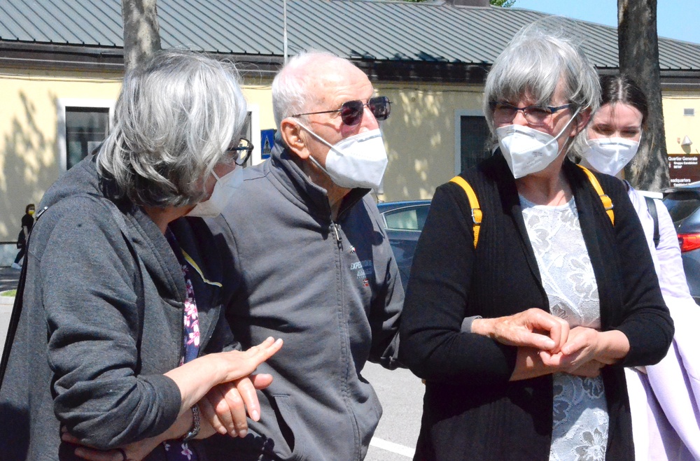 After 70 years, Italian man visits his former post at Caserma Ederle