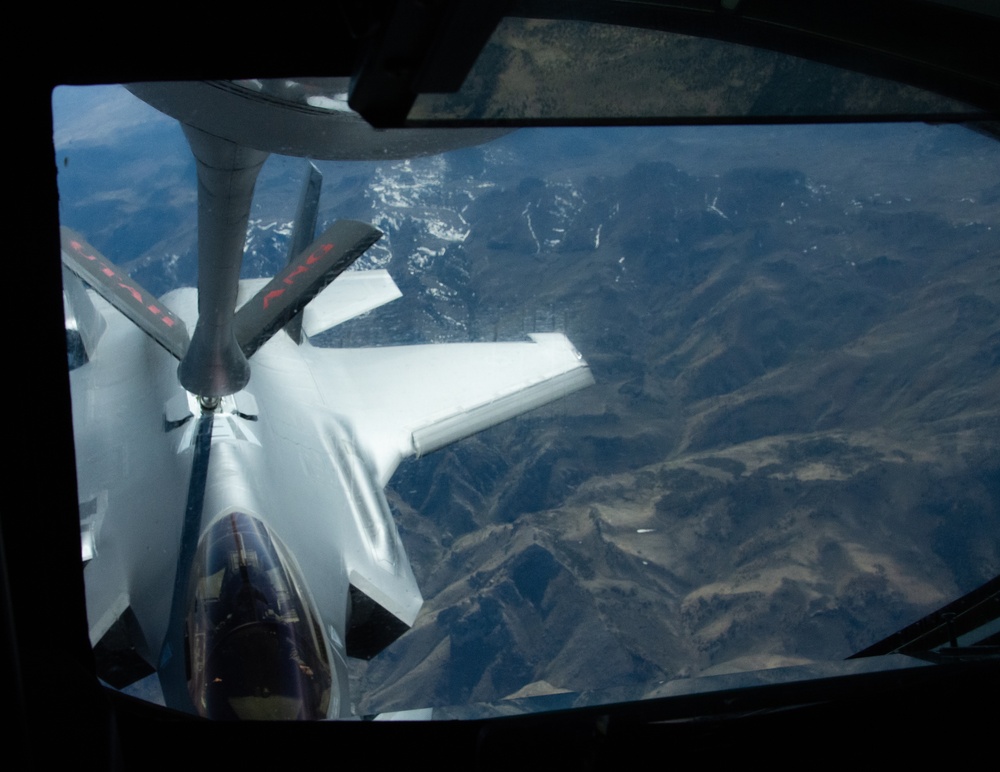 Utah Air National Refuels F-35 Lightning II over Utah