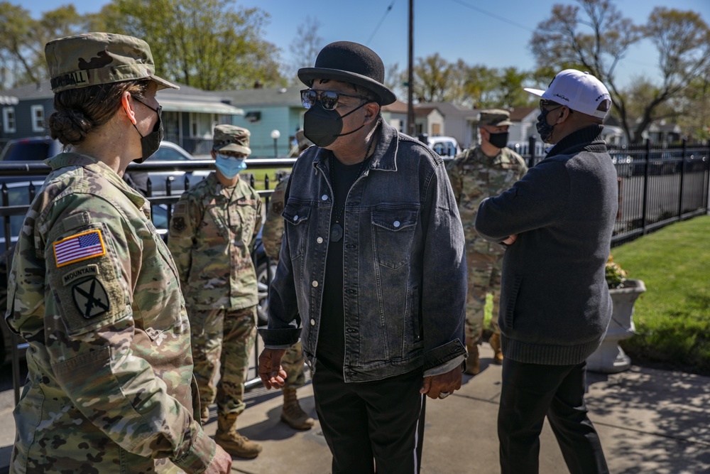 Members of Jackson family meet with U.S. Air Force personnel