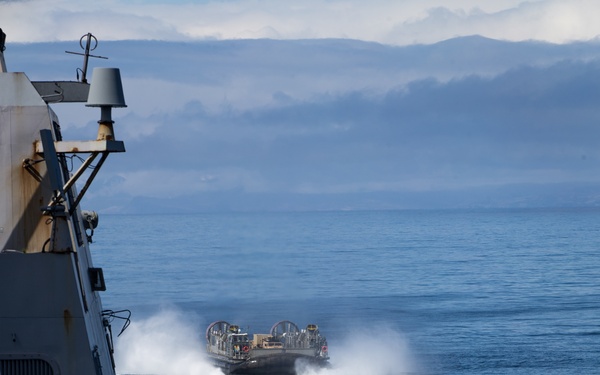 USS Somerset conducts LCAC operations in support of Northern Edge 21
