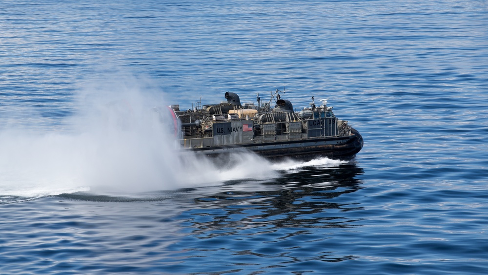USS Somerset conducts LCAC operations in support of Northern Edge 21