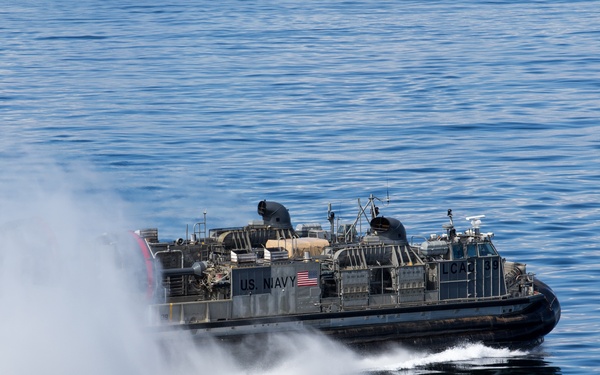 USS Somerset conducts LCAC operations in support of Northern Edge 21