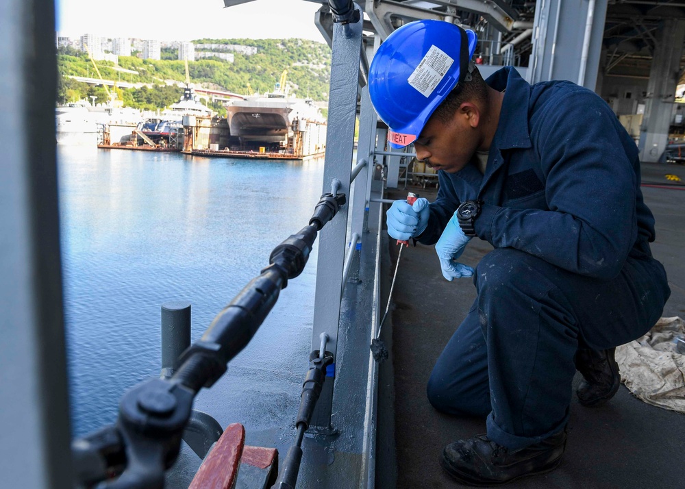 USS Hershel &quot;Woody&quot; Williams maintenance in Croatia