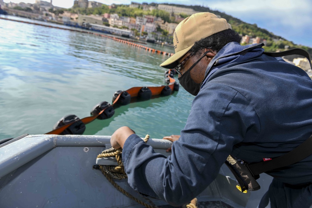 Gaeta Sailors Conduct Port Operations