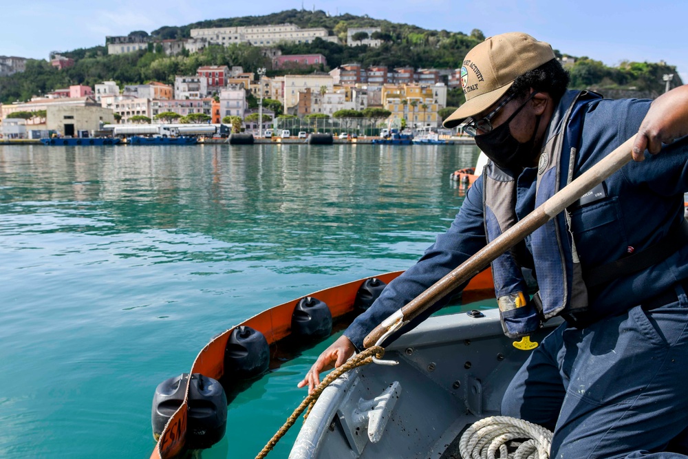 Gaeta Sailors Conduct Port Operations