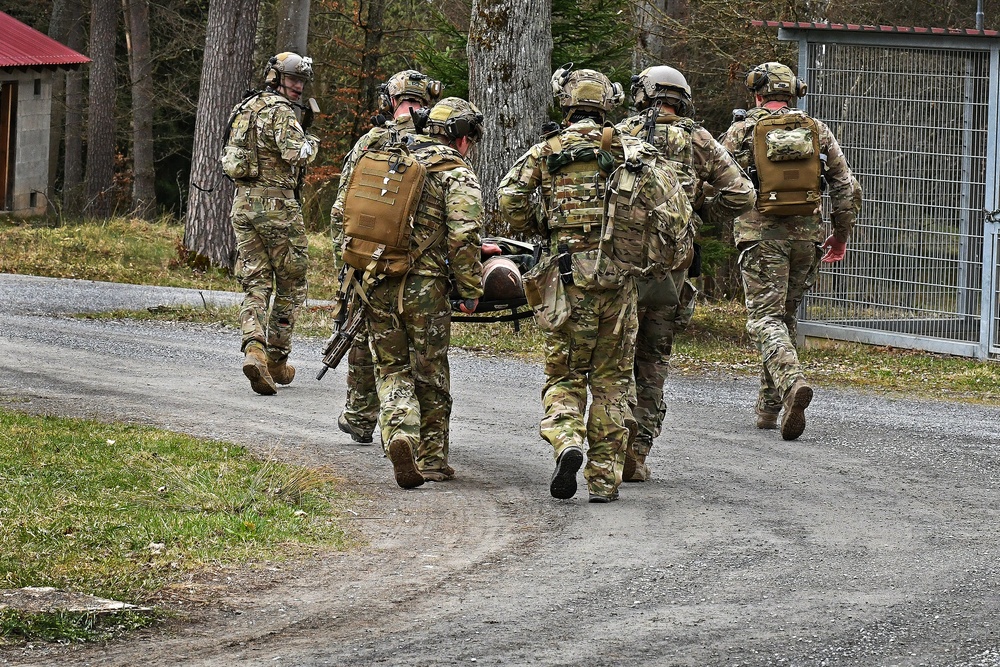 U.S. Army Green Berets Conduct MEDEVAC Training