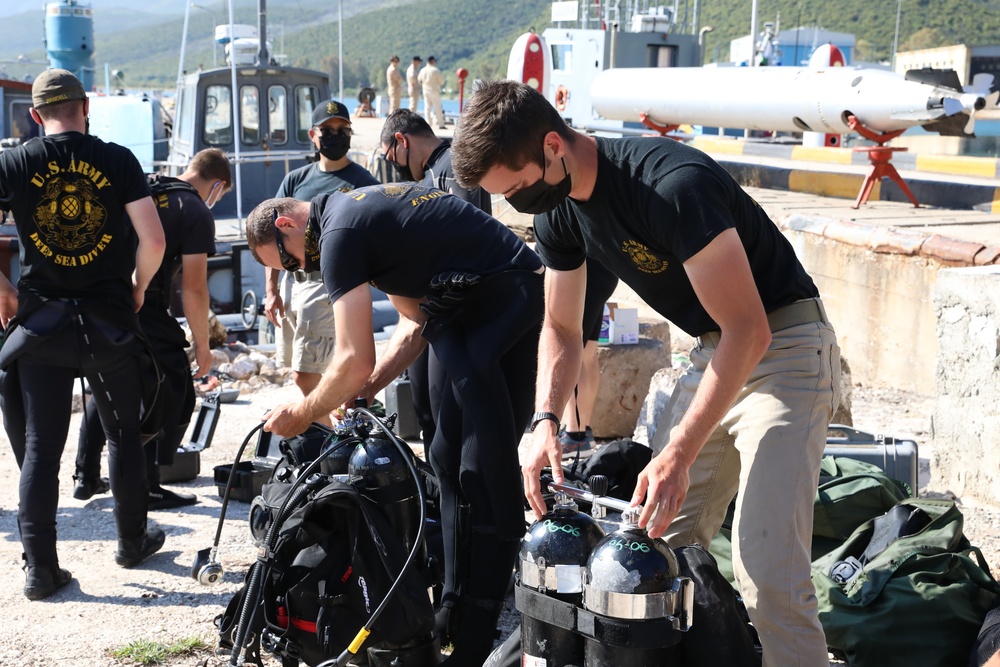 U.S. Army Divers conduct training with Albanian Divers