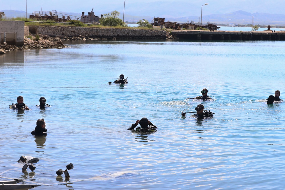 U.S. Army Divers conduct training with Albanian Divers