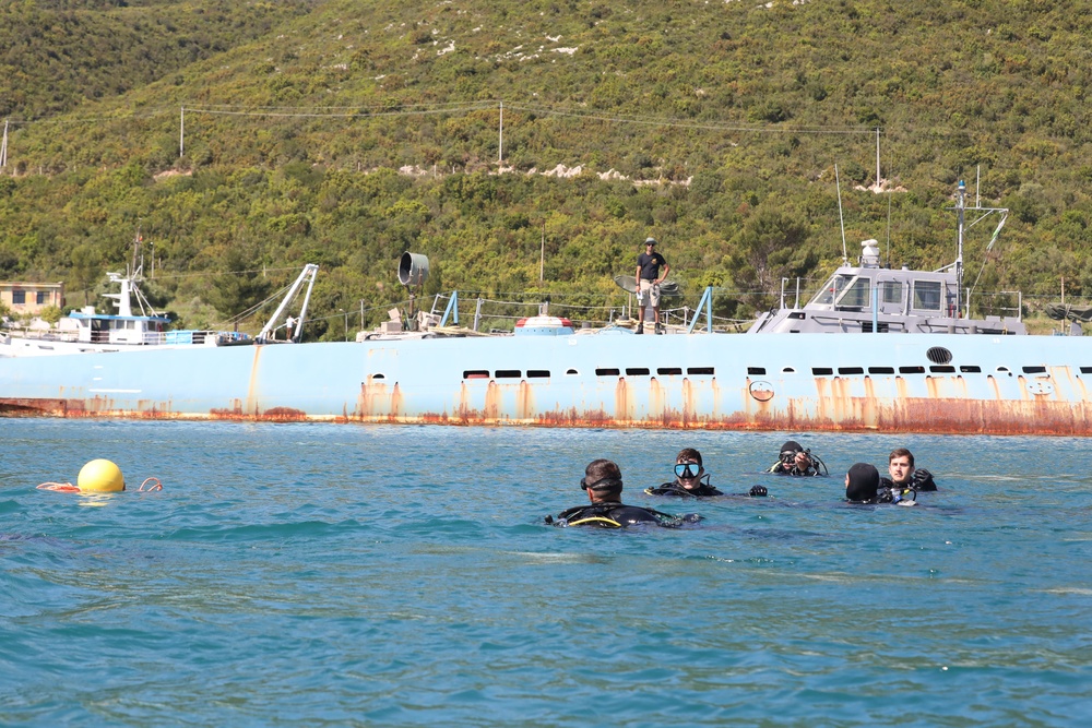 U.S. Army Divers conduct training with Albanian Divers