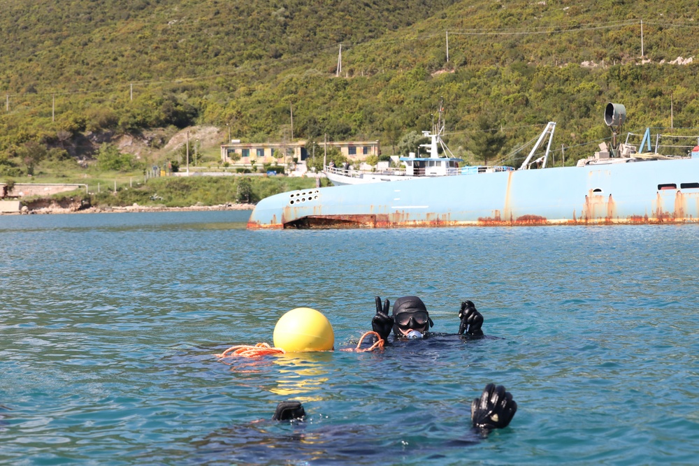 U.S. Army Divers conduct training with Albanian Divers