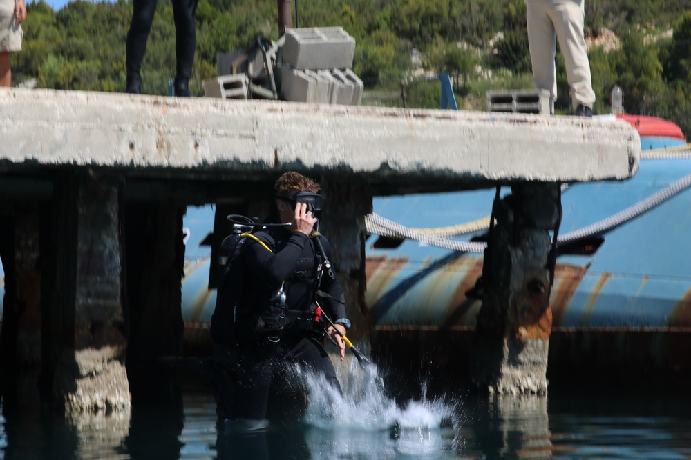 U.S. Army Divers conduct training with Albanian Divers