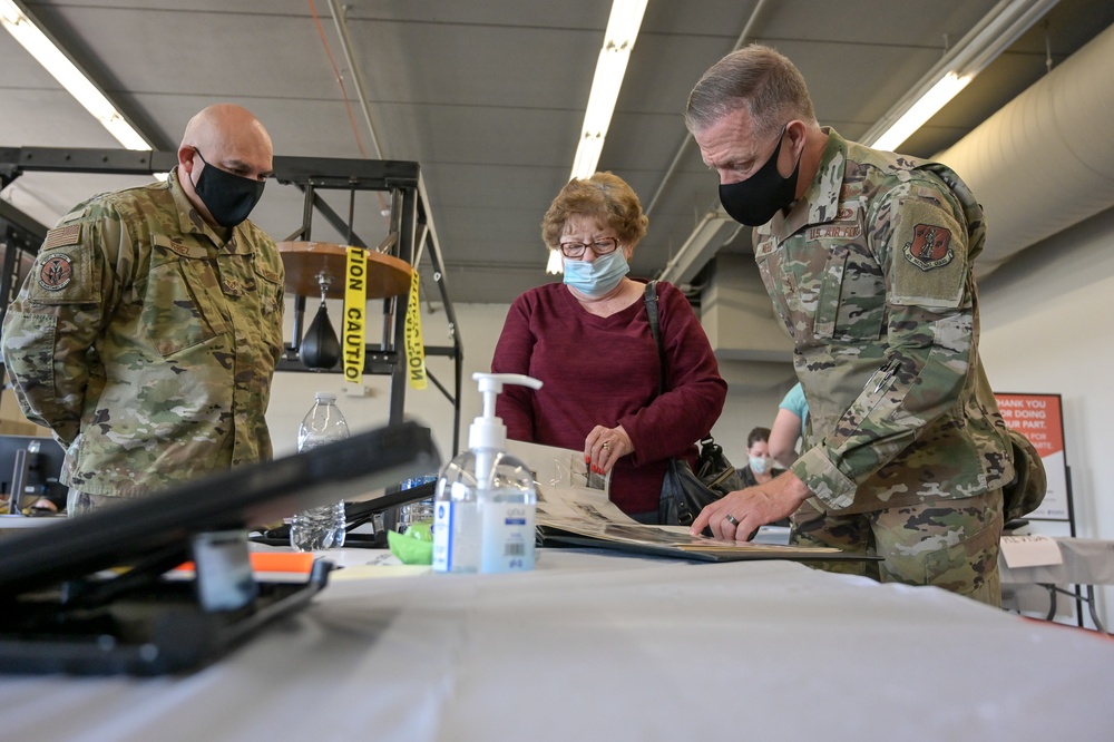 Maj. Gen. Neely Visits Service Members Working Vaccination Sites