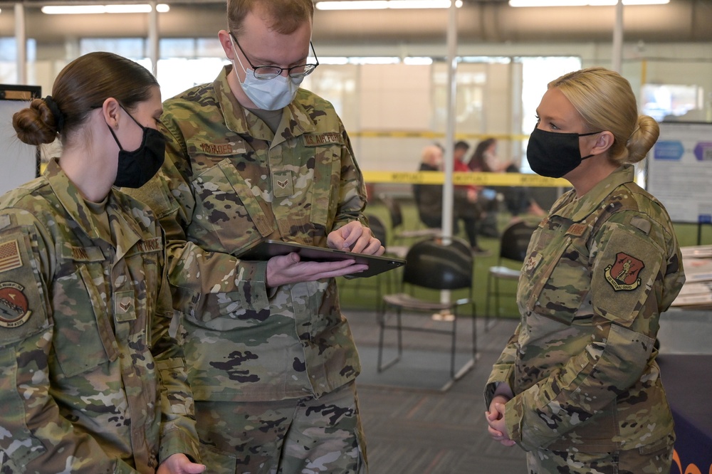 Maj. Gen. Neely Visits Service Members Working Vaccination Sites