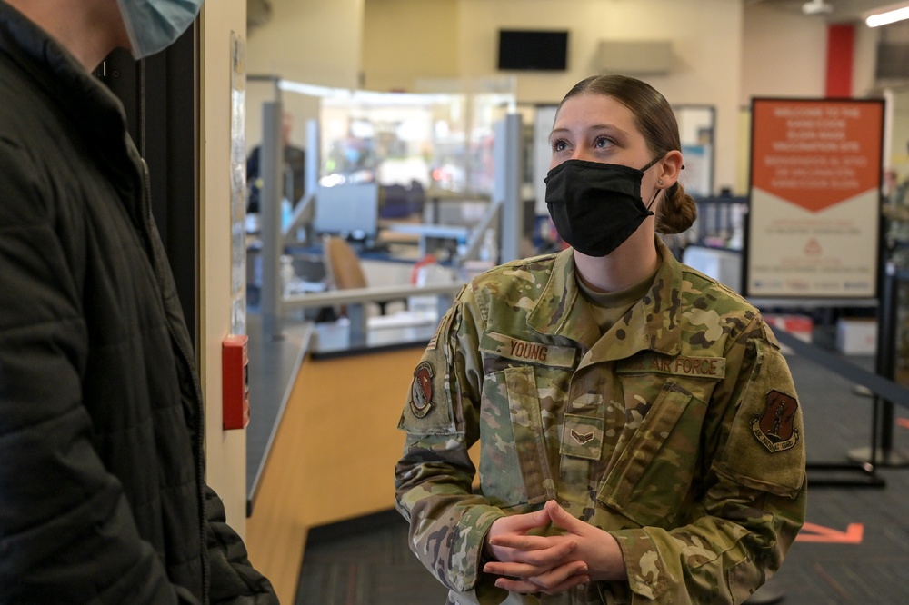 Maj. Gen. Neely Visits Service Members Working Vaccination Sites