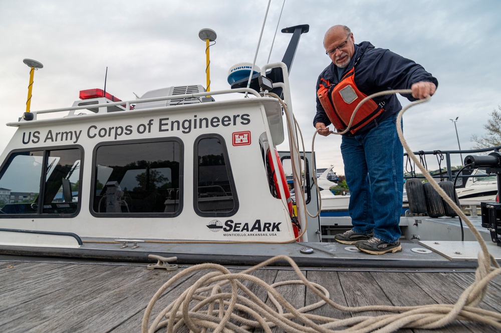 Pittsburgh District employs sonar for navigation surveys