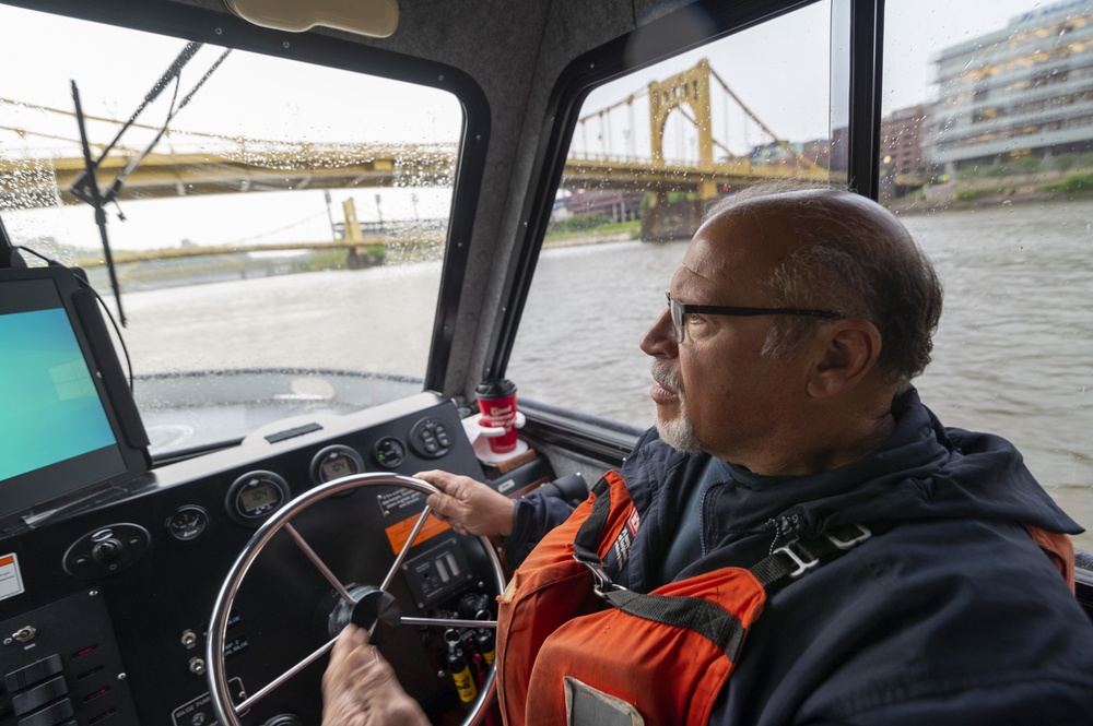 Pittsburgh District employs sonar for navigation surveys