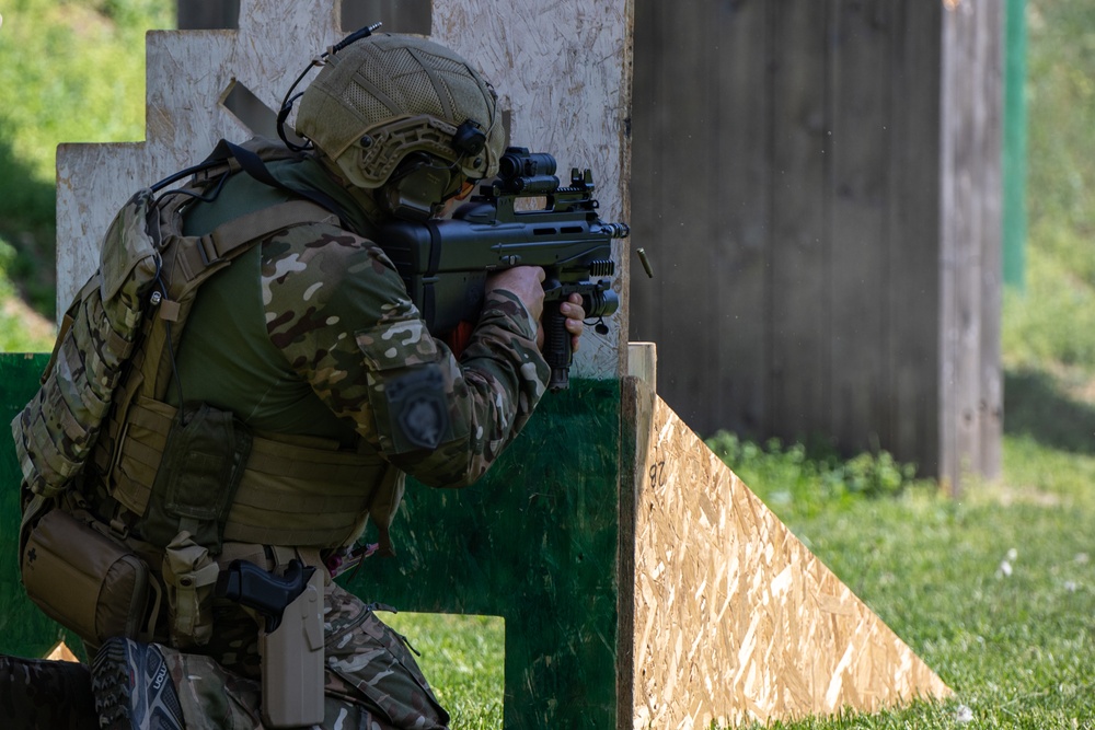 U.S. Army Green Berets and Naval Special Warfare Operators Participate in Black Swan 21