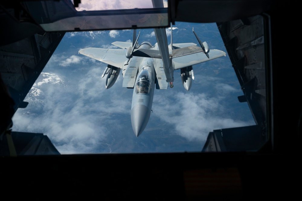 Eagles and Raptors Refuel Over Alaska