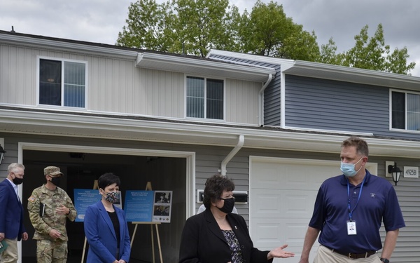 IMCOM-Readiness director tours Fort Campbell on official visit, engages workforce