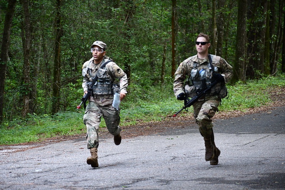 DVIDS News Soldiers show grit at Rucker competition