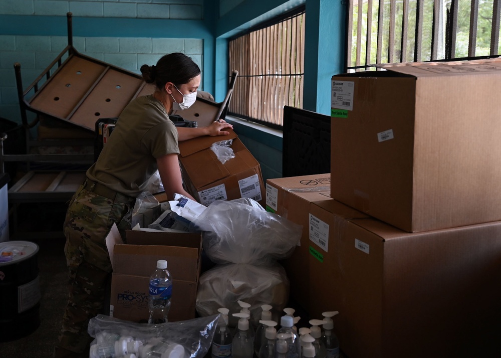 Resolute Sentinel 21: Medics prepare for surgery in Choluteca