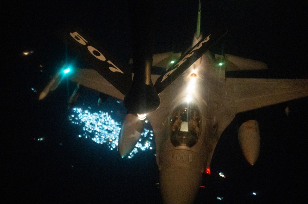 91st EARS &amp; F-16 aerial refuel night ops