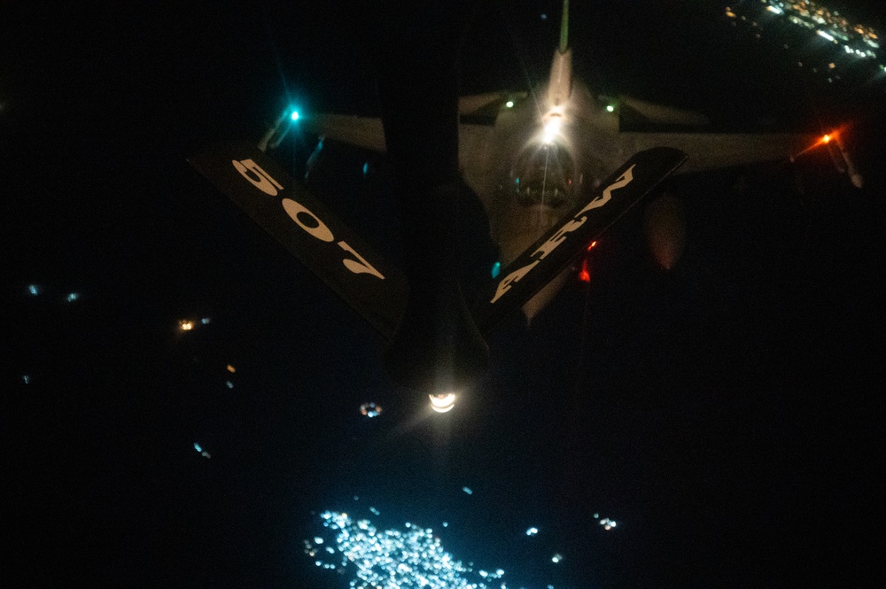 91st EARS &amp; F-16 aerial refuel night ops